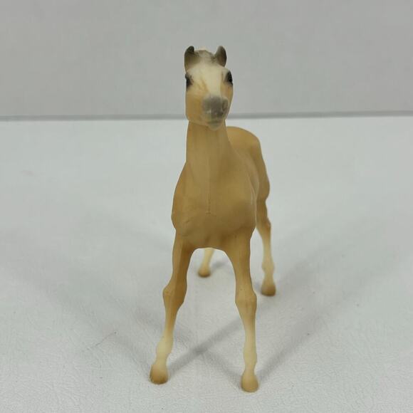 Breyer Reeves Horse Figure Pony Mini Figurine Toy Blonde Tan Cream Collectible - Picture 2 of 9